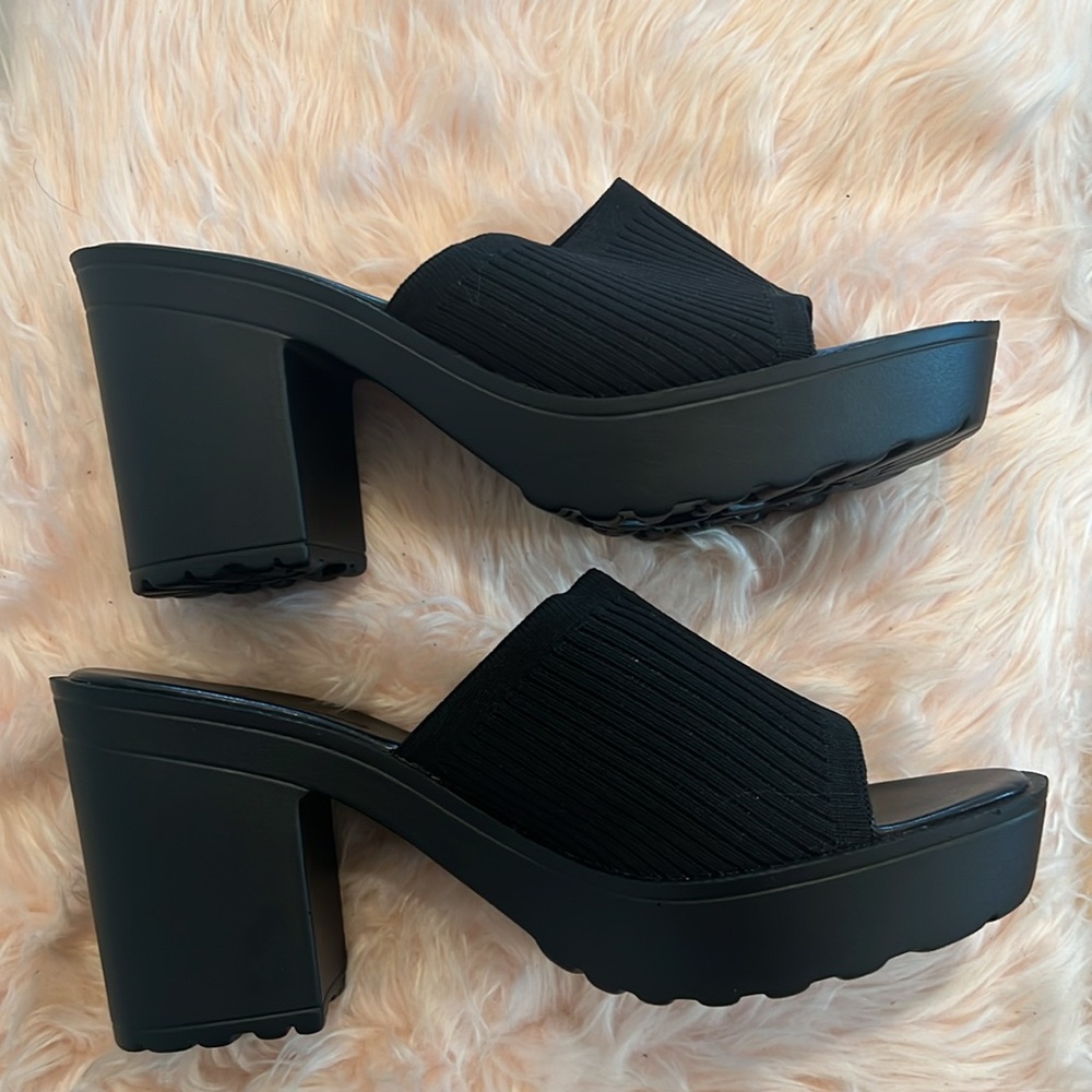 Cuckoo Basic Mule Sandal - image 5